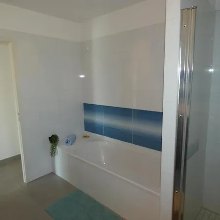 Maison Familiale A Pour 8 Pers., Terrasse Et Jardin - Fr-1-540-321