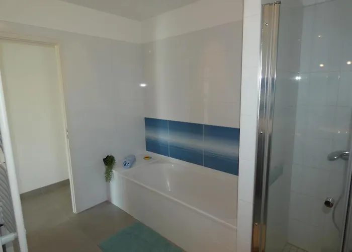 Maison Familiale A Pour 8 Pers., Terrasse Et Jardin - Fr-1-540-321