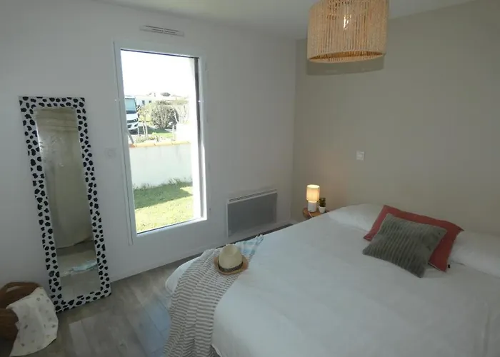 Maison Familiale A Pour 8 Pers., Terrasse Et Jardin - Fr-1-540-321 * Notre-Dame-de-Monts